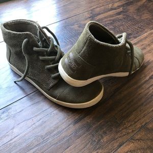 Toms high top shoes